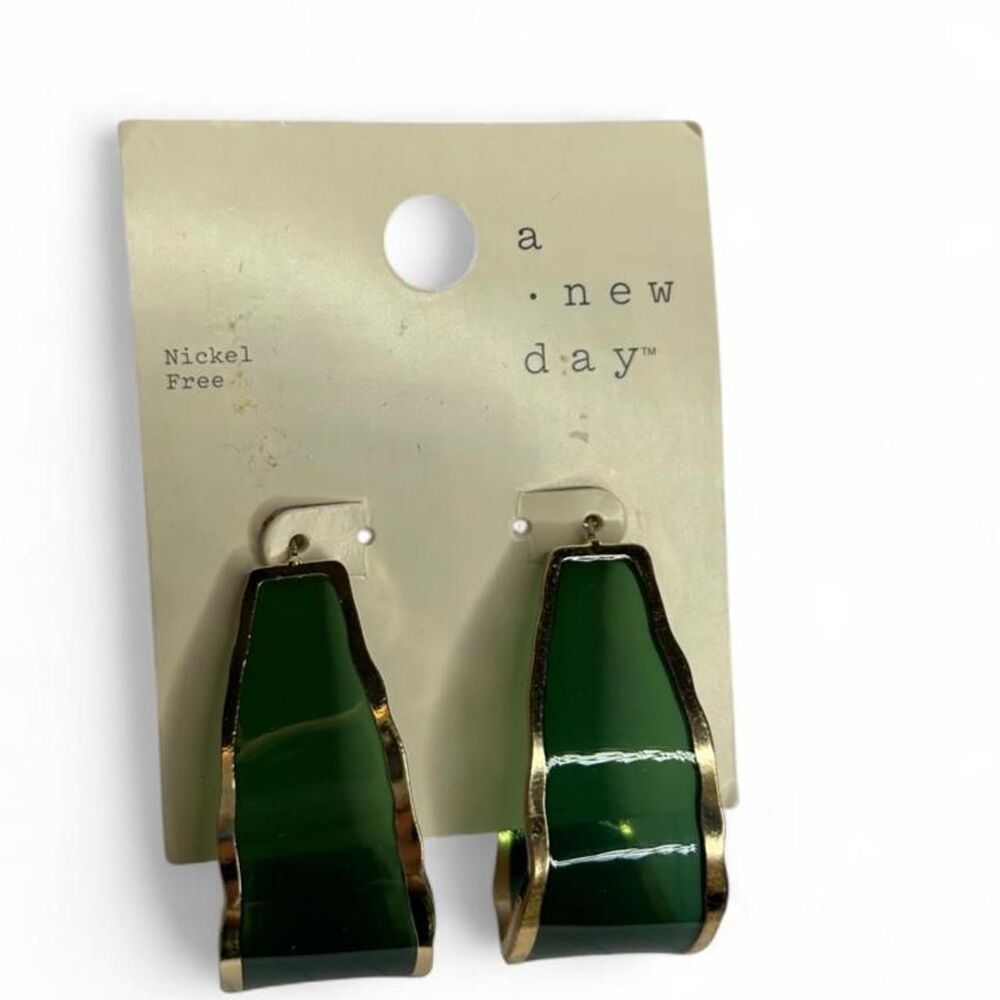 New with tags a new day green faux gold earrings
